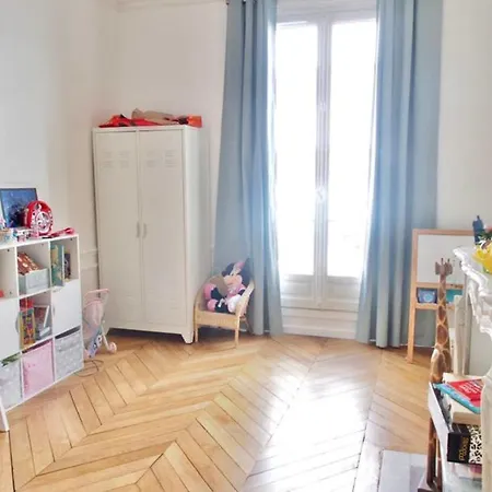 Nice Close To The Champs Elysees * París